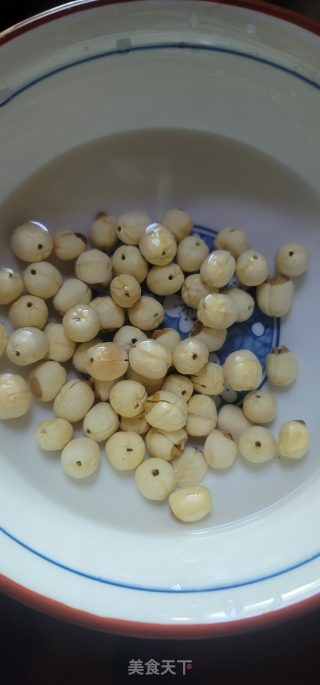 北瓜莲子小米粥的做法步调：2