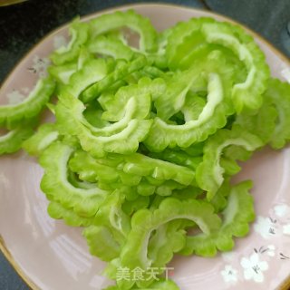 驴肉炒苦瓜的做法步调：2