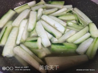 丝瓜鸡蛋虾头汤的做法步调：7