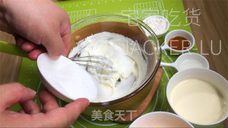 迷您乳酪蛋糕，整失利超简朴，心感细致柔嫩，芝士味浓重！的做法步调：2