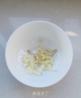 西白柿炒豆角的做法步调：3