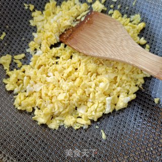 木耳鸡蛋韭苔盒子的做法步调：9