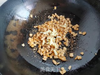 茄子肉丁挨卤里的做法步调：5
