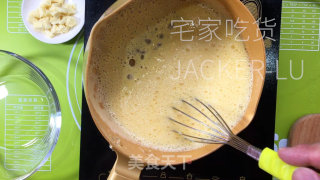 特浓奶油雪糕，奶喷鼻浓重，建造简朴，涓滴没有比购的好。的做法步调：2