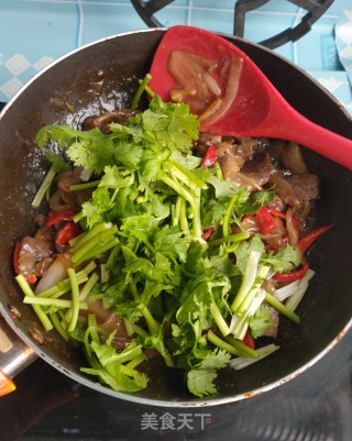 洋葱炒牛肉的做法步调：12