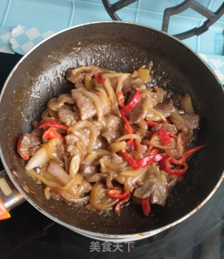 洋葱炒牛肉的做法步调：11