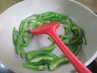 柿子椒鸡蛋炒荞麦里的做法步调：8