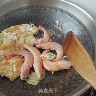 陈虾煎蛋丝瓜里的做法步调：10