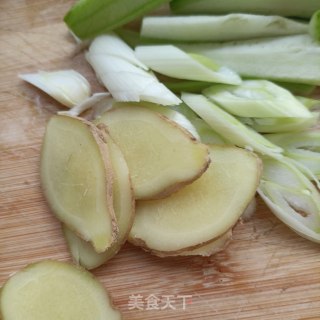陈虾煎蛋丝瓜里的做法步调：3