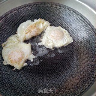 陈虾煎蛋丝瓜里的做法步调：7
