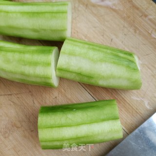 陈虾煎蛋丝瓜里的做法步调：1