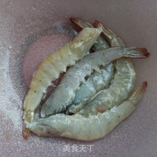 陈虾煎蛋丝瓜里的做法步调：4
