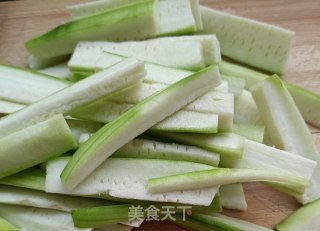 陈虾煎蛋丝瓜里的做法步调：2