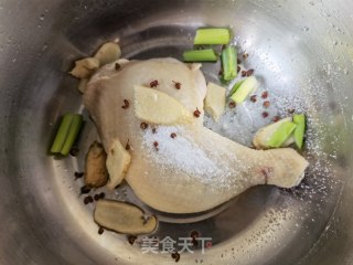 泡椒柠檬脚撕鸡的做法步调：2