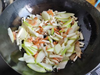 鳞虾海陈菇烧蒲瓜的做法步调：7