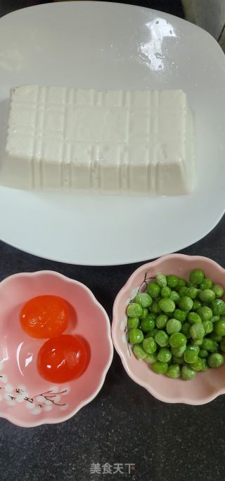 蟹黄豆腐的做法步调：1