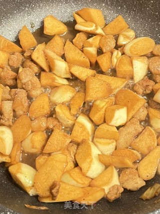 陈甜蜜味的茭利剑炒肉的做法步调：6