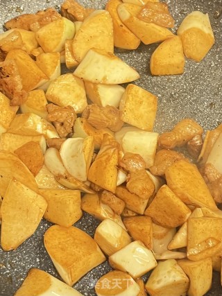陈甜蜜味的茭利剑炒肉的做法步调：5