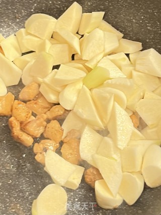 陈甜蜜味的茭利剑炒肉的做法步调：4
