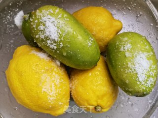 百喷鼻果柠檬蜜的做法步调：3
