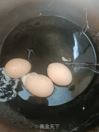 煮蛋拼盘的做法步调：2