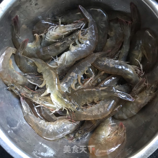 干煸虾尾的做法步调：1