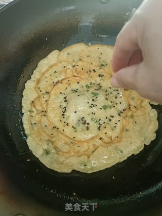 葱花鸡蛋饼的做法步调：10