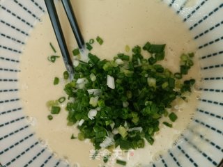 葱花鸡蛋饼的做法步调：7