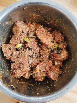 豉喷鼻粉蒸排骨的做法步调：4