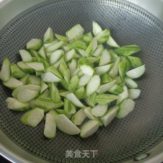 海米炒丝瓜的做法步调：6