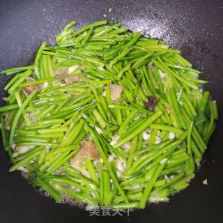 蒜蓉油渣白薯叶的做法步调：4