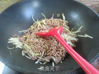 肉丝韭黄炒荞麦里的做法步调：11