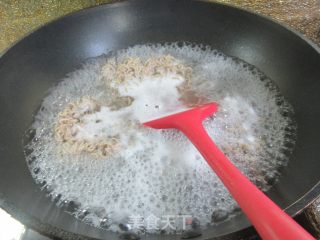 肉丝韭黄炒荞麦里的做法步调：2