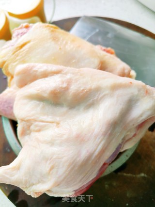 土豆胡萝卜烧鸭边腿的做法步调：1