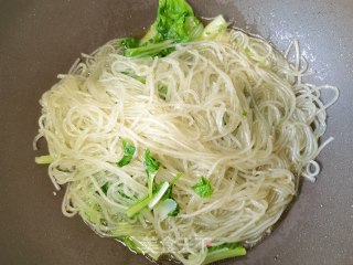 小利剑菜炒粉条的做法步调：6