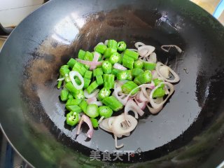 洋葱春葵炒蛋的做法步调：8
