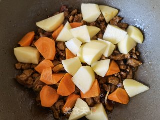 胡萝卜土豆炖羊肉的做法步调：12
