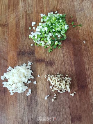 白烧茄子(少油版且下饭)的做法步调：1