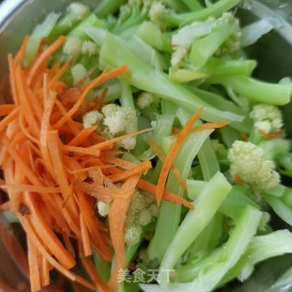 辣炒花菜的做法步调：4