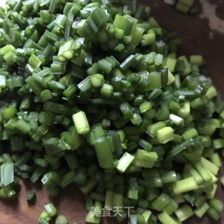 韭薹炒蛋的做法步调：1