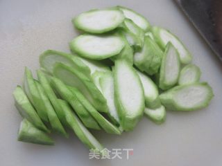 杂粗水腿棱角丝瓜汤的做法步调：4