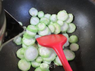 利剑腐乳炒棱角丝瓜的做法步调：6