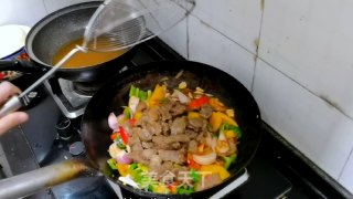 过油肉拌里的做法步调：12