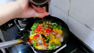 过油肉拌里的做法步调：10