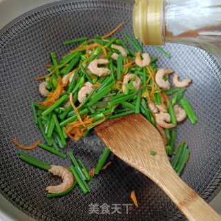海米炒韭苔的做法步调：11