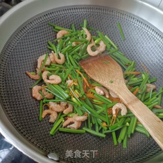 海米炒韭苔的做法步调：9