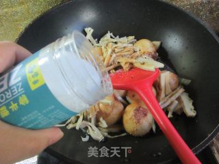 火笋烧油里筋塞肉的做法步调：11