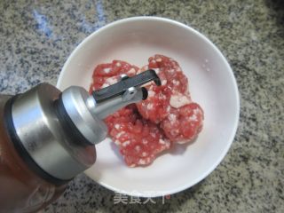 火笋烧油里筋塞肉的做法步调：2