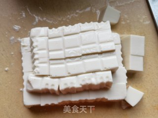 娃娃菜蕃茄豆腐汤的做法步调：2