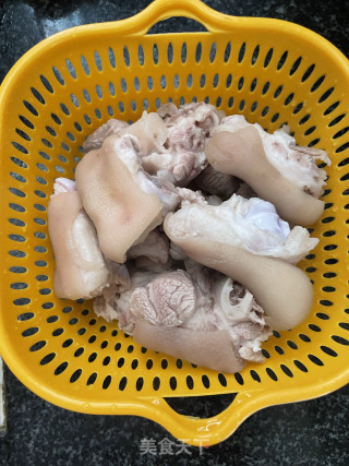 梅菜焖猪足的做法步调：3